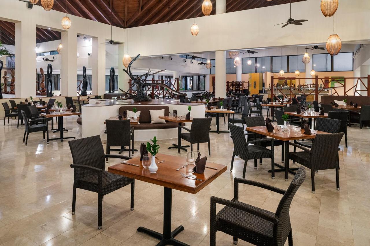 Jewel Palm Beach Пунта-Кана Экстерьер фото The restaurant at the hotel