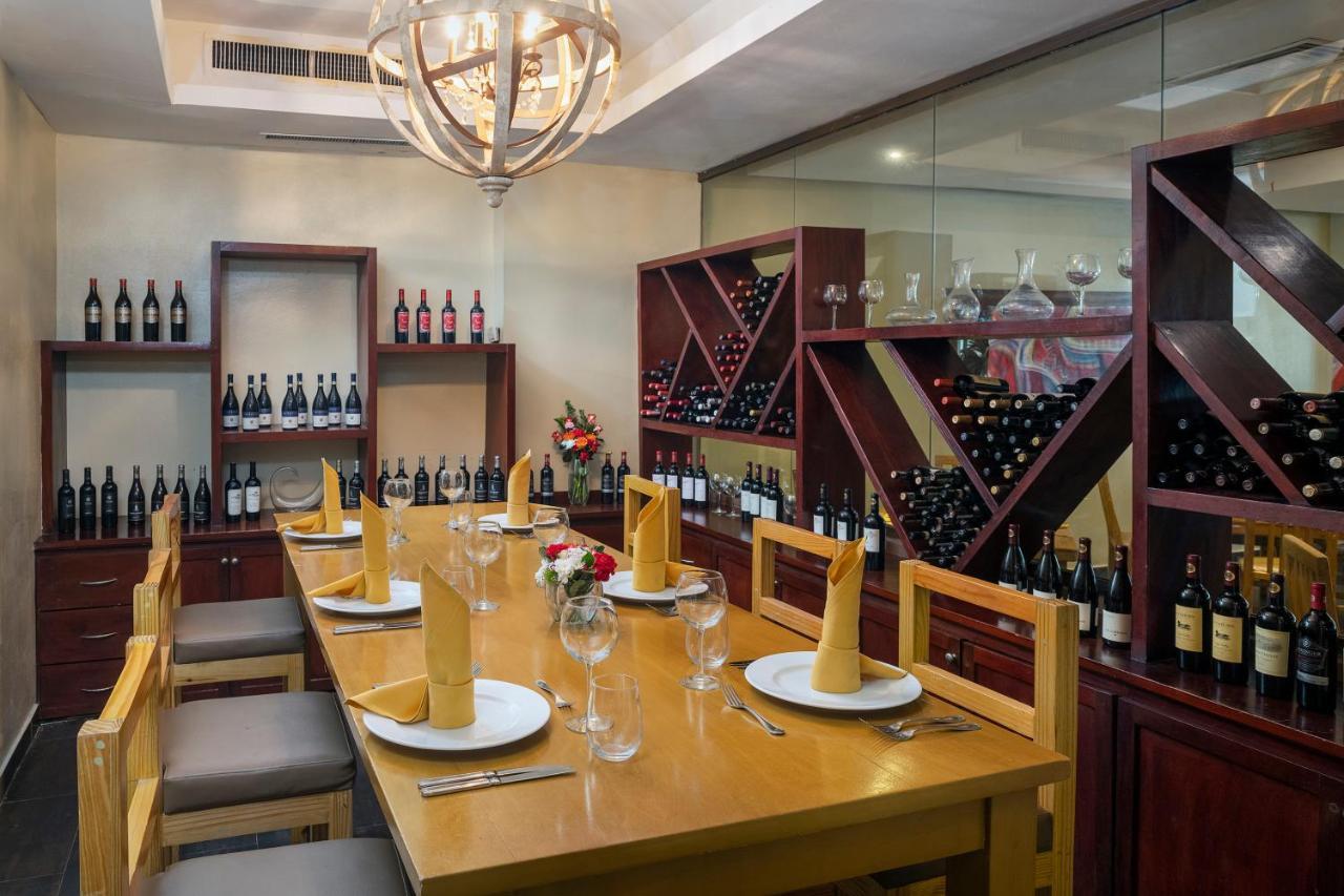 Jewel Palm Beach Пунта-Кана Экстерьер фото Wine tasting room at the hotel