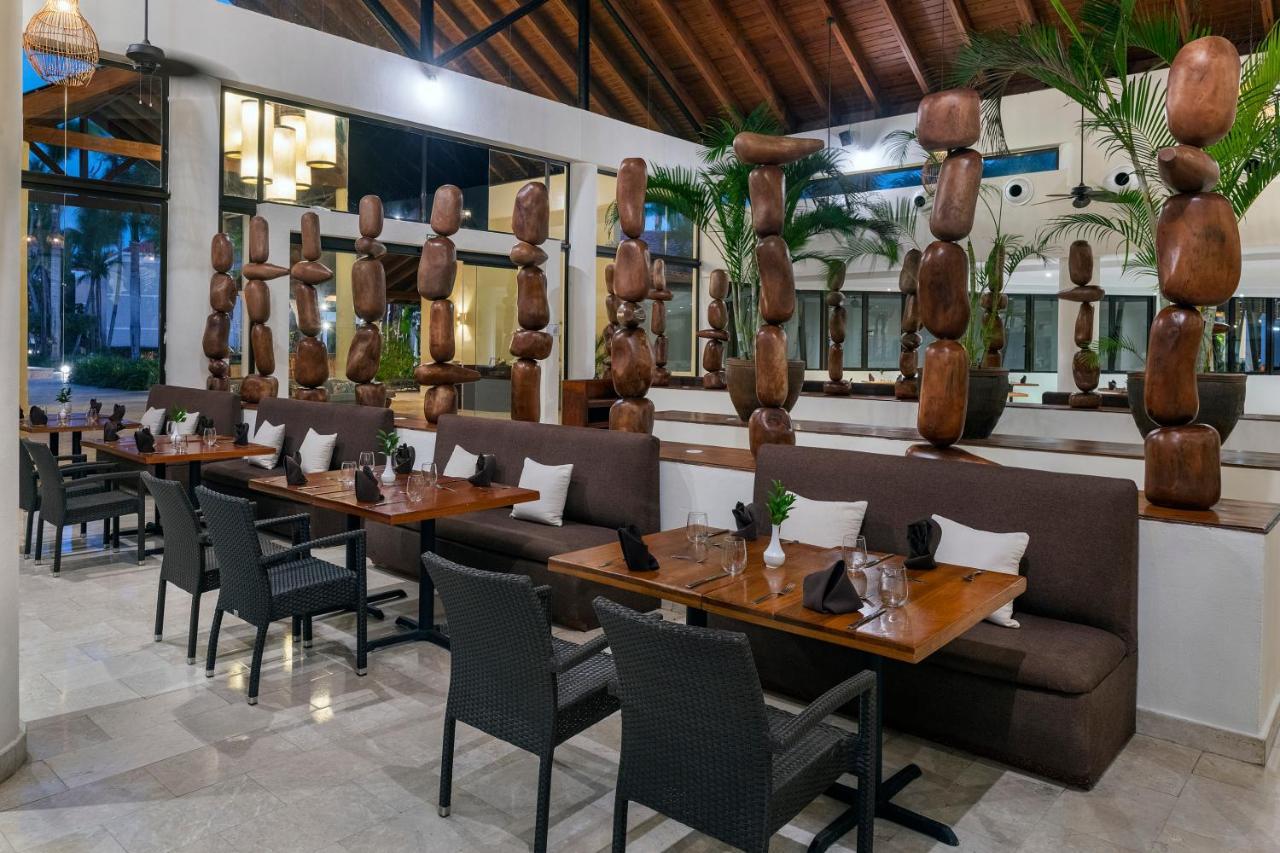 Jewel Palm Beach Пунта-Кана Экстерьер фото The restaurant at the hotel