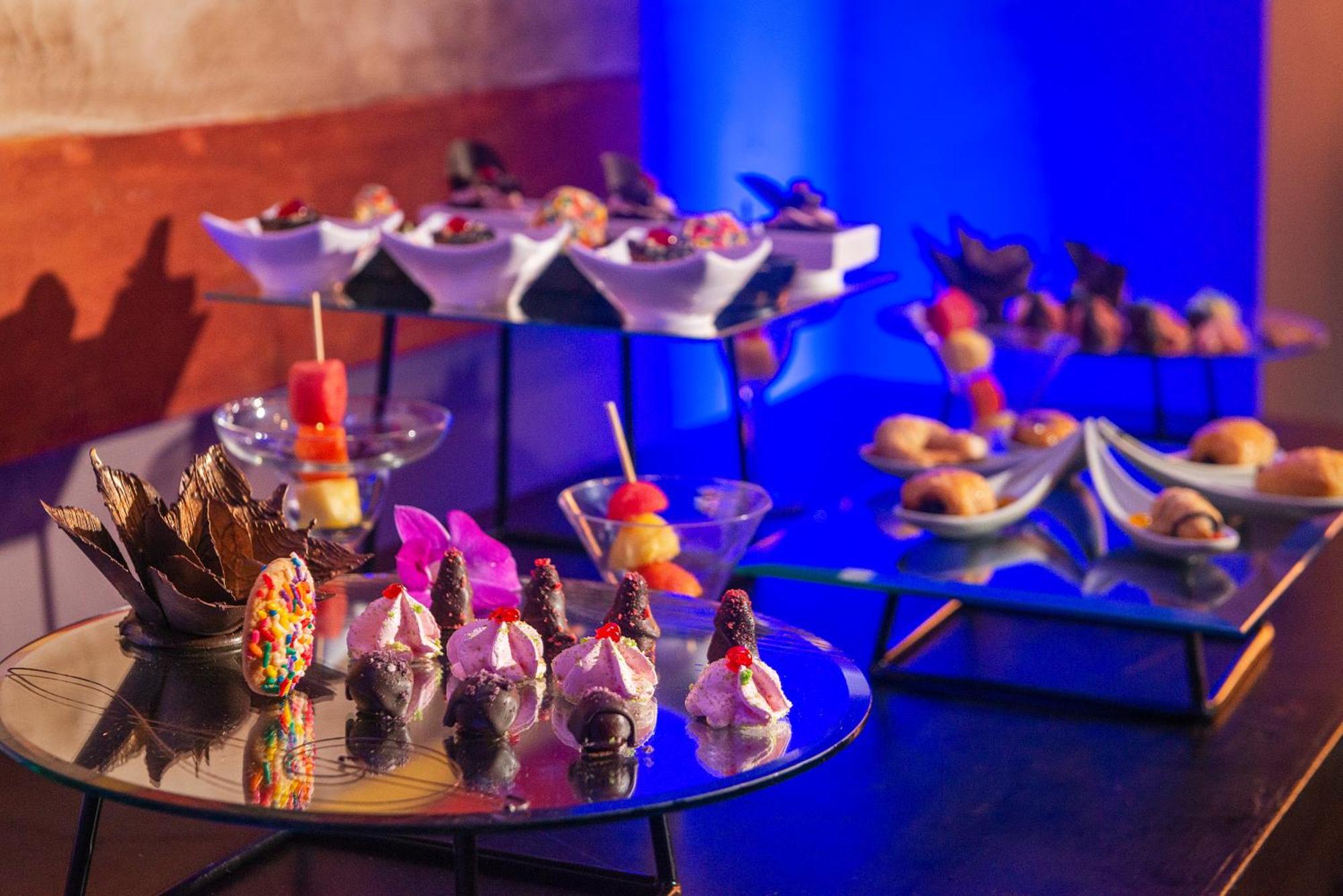 Jewel Palm Beach Пунта-Кана Экстерьер фото A dessert buffet