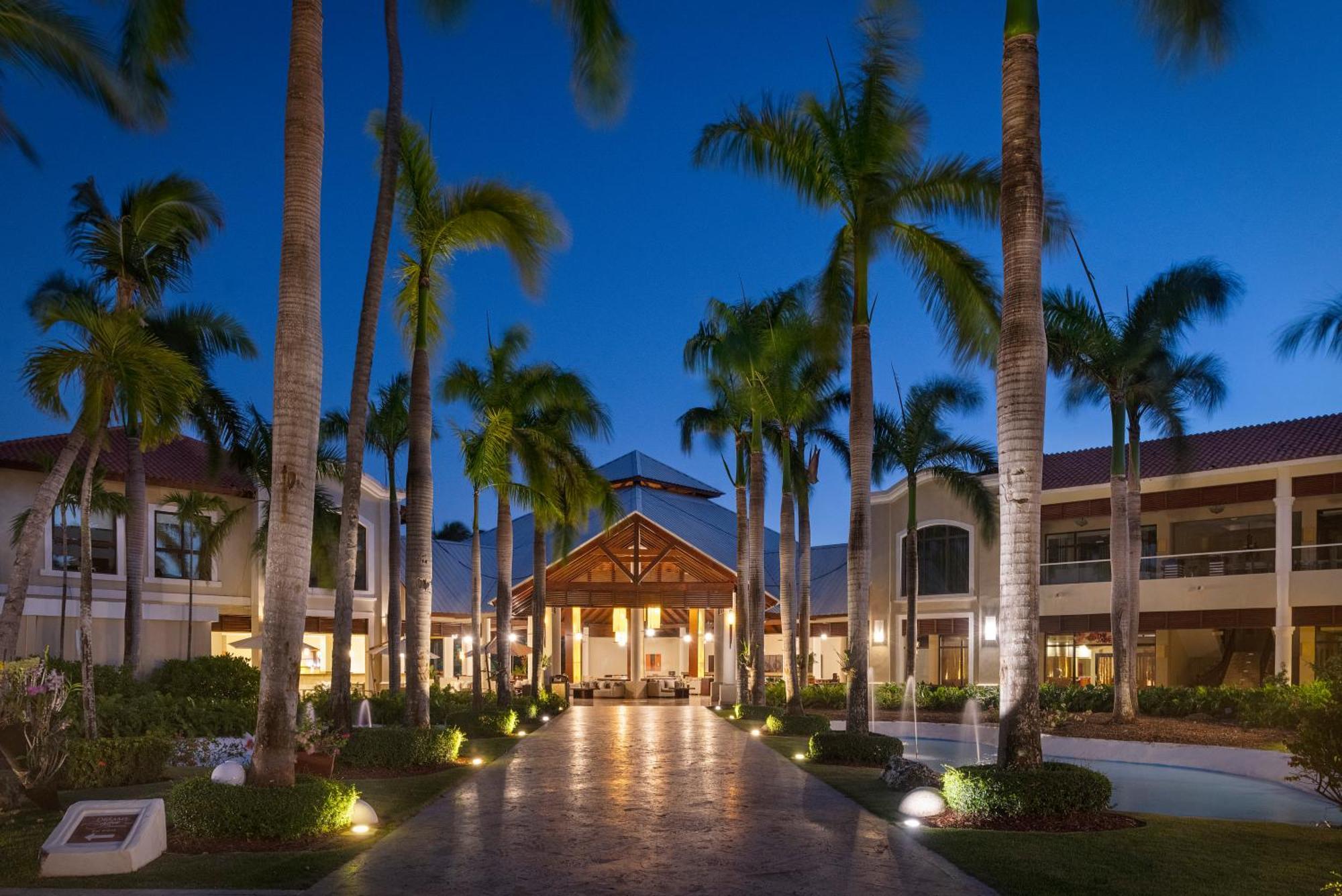 Jewel Palm Beach Пунта-Кана Экстерьер фото The entrance to the hotel